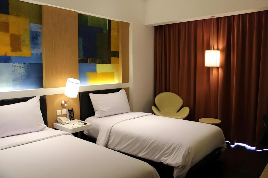 Brits Hotel Караванг Экстерьер фото