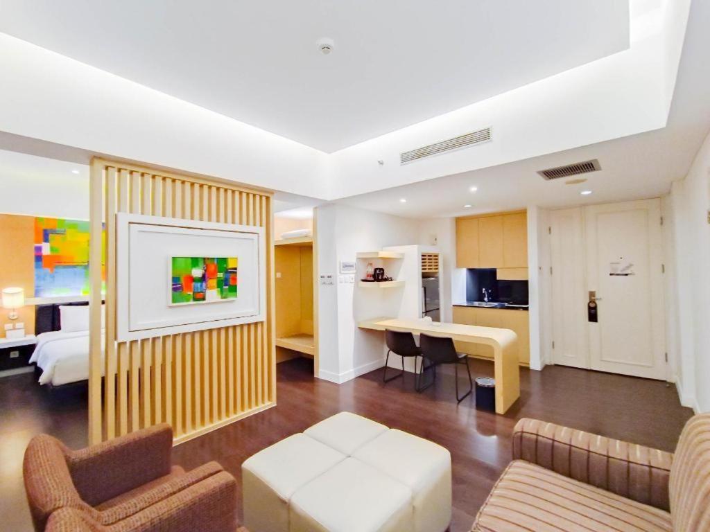 Brits Hotel Караванг Экстерьер фото