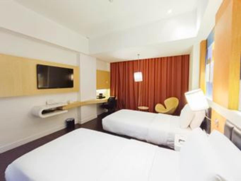 Brits Hotel Караванг Экстерьер фото