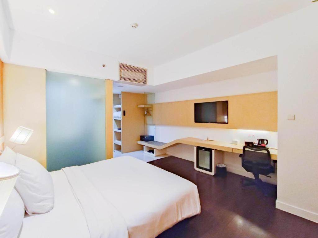 Brits Hotel Караванг Экстерьер фото
