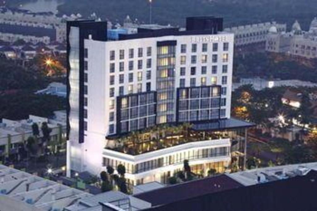 Brits Hotel Караванг Экстерьер фото
