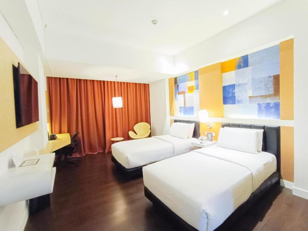Brits Hotel Караванг Экстерьер фото