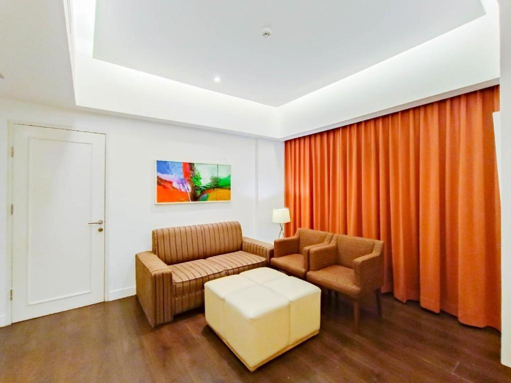 Brits Hotel Караванг Экстерьер фото
