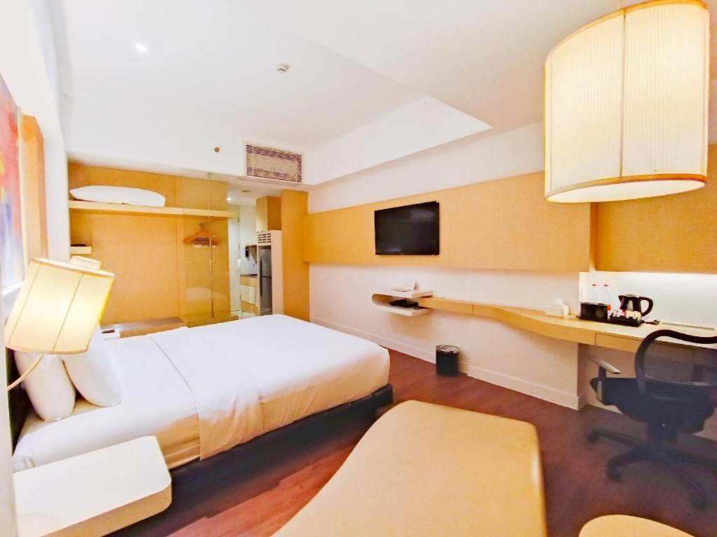 Brits Hotel Караванг Экстерьер фото